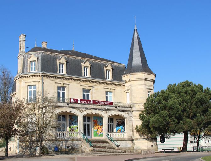 Centre culturel Les Tourelles, ancien château Calvé-Croizet-Bages.