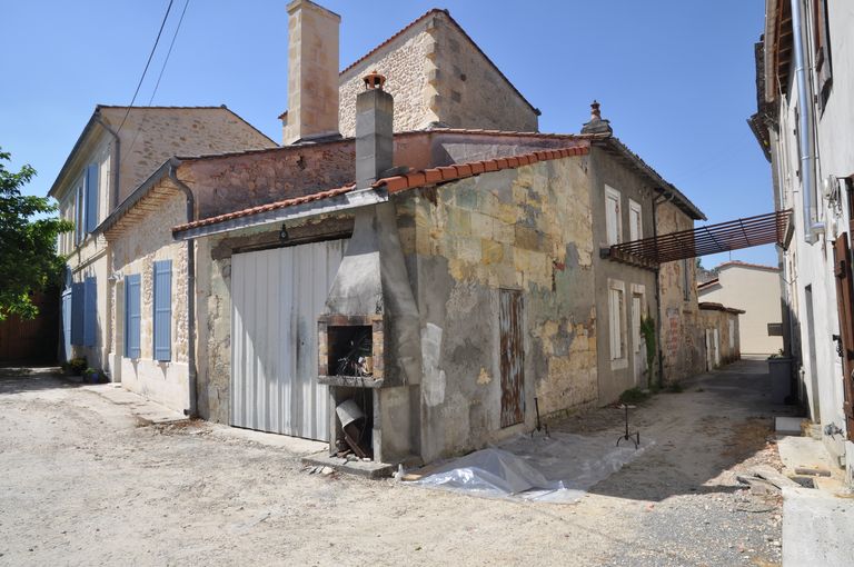 Quartier des Milous : ruelle et cour.