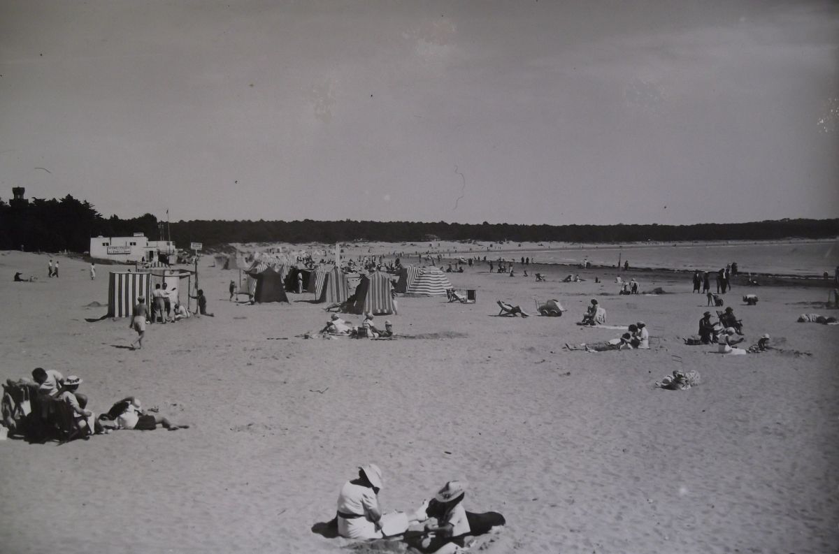 La plage de la conche de Saint-Georges, devant le Trier, vers 1930.