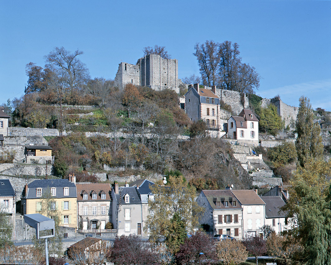 Vue générale de l'ancien château des vicomtes d'Aubusson et des comtes de la Marche depuis les toits du Musée départemental de la Tapisserie