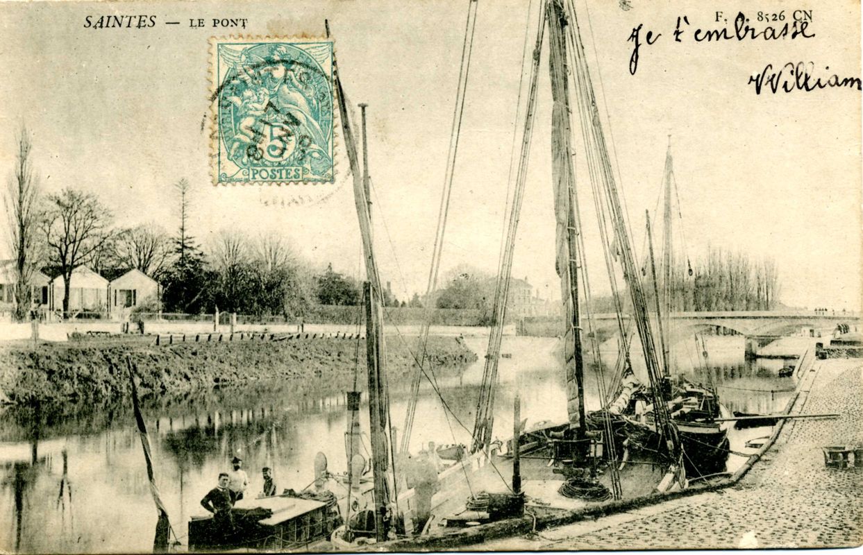 Gabare amarrée au quai vers 1900. 