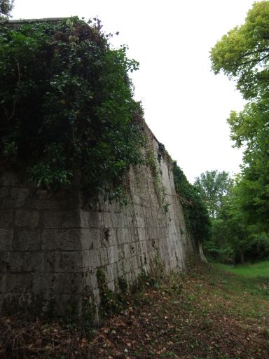 Mur nord du fossé.