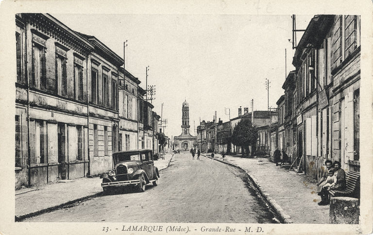 Carte postale (collection particulière), 1ère moitié 20e siècle : la Grande Rue.