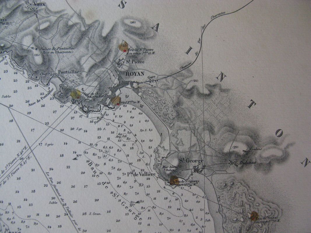 Les feux de Saint-Georges et de Suzac, en bas, sur la carte de l'estuaire de la Gironde en 1812-1813.