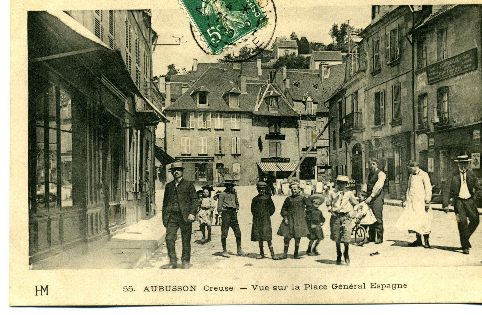 Carte postale de la fin du 19e siècle (1898), montrant, au débouché de la Grande Rue, l'îlot de cinq maisons qui fut détruit l'année suivante (AC Aubusson)