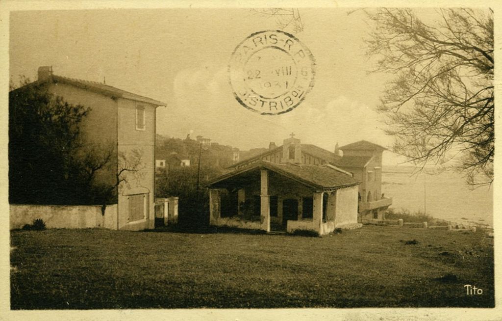Vue de la chapelle et de la tour de la villa Etche Carola, 2e quart du 20e siècle.
