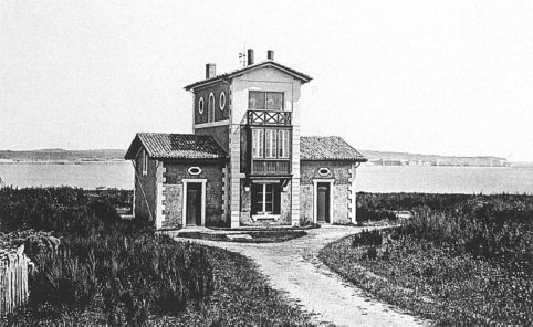 La maison-phare construite en 1860, vue depuis le nord-ouest vers 1890.