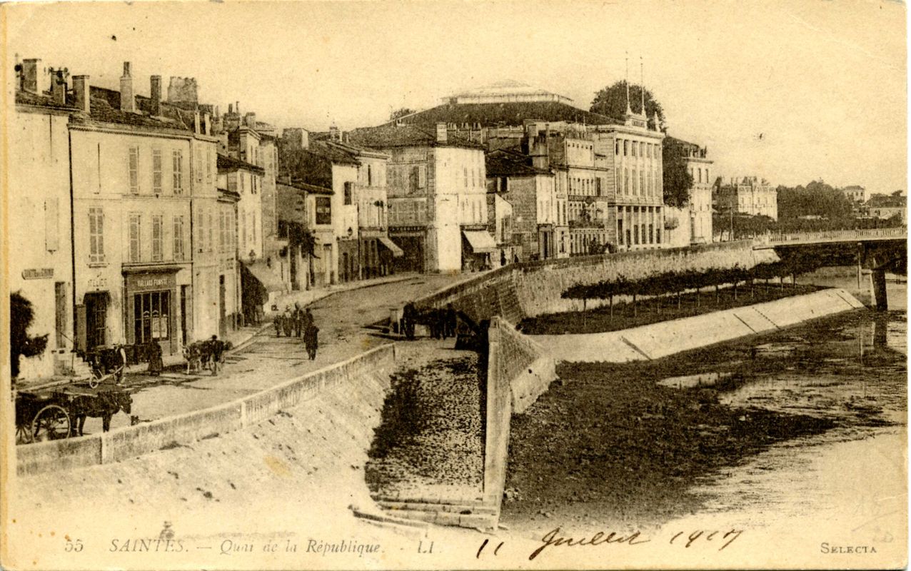 Le quai vu vers l'aval, avant 1917.