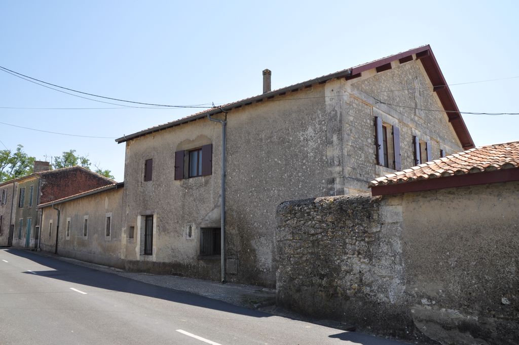 Chai à l'arrière d'un logis au hameau de Cadourne.