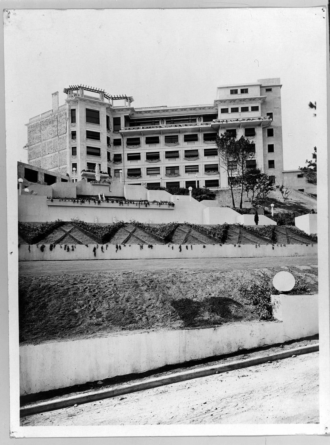 La façade antérieure en 1928 : ensemble