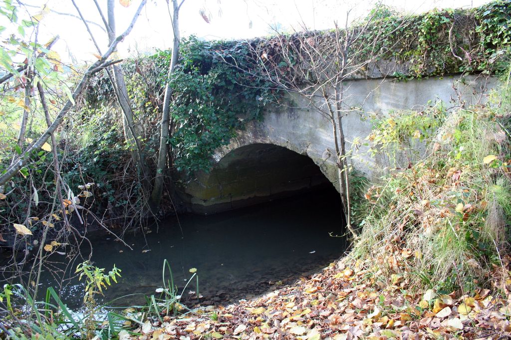 Pont sur le ruisseau de Mangaud (route D134, au nord du lieu-dit Camponnac).