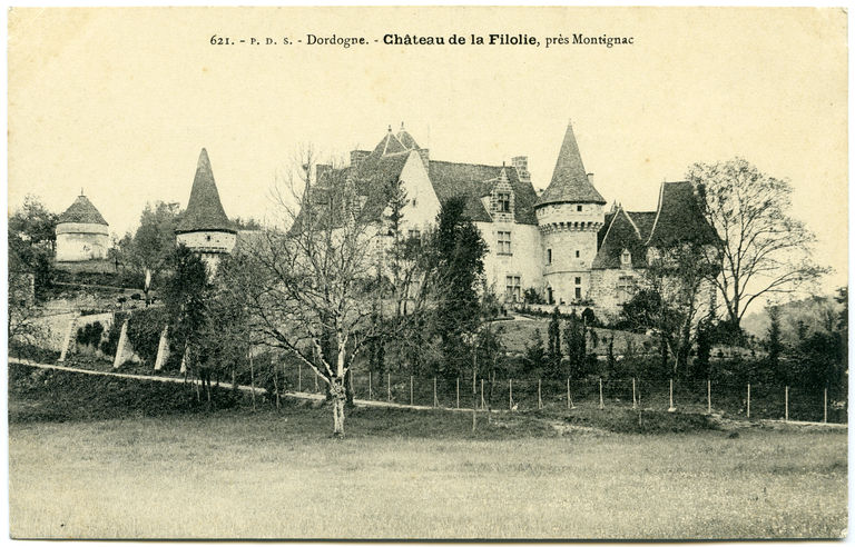 Vue d'ensemble du château au nord. Carte postale (éditeur inconnu), s.d. (après 1903).