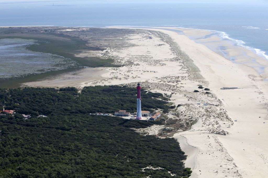 Le phare et la pointe de la Coubre, vue aérienne depuis le nord.