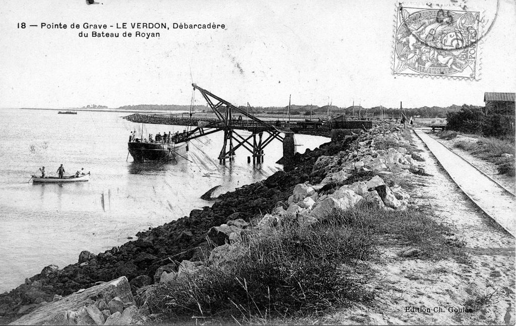 Carte postale : débarcadère du bateau de Royan à la Pointe de Grave (début 20e siècle, collection particulière).