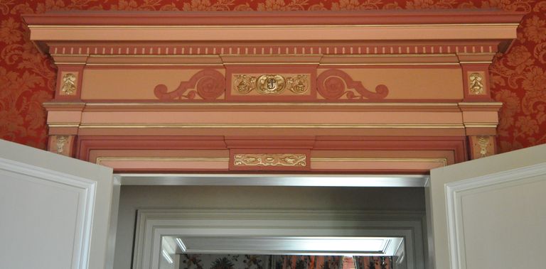 Vue intérieure, salon : décor aux initiales d'Emile Pereire.