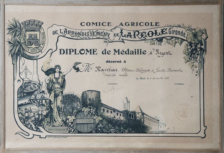Bureau de François Mauriac : diplôme de concours agricole décerné en 1938 à François Mauriac pour les vins de Malagar.