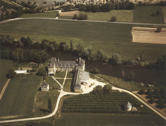Vue aérienne du château de Sauveboeuf.