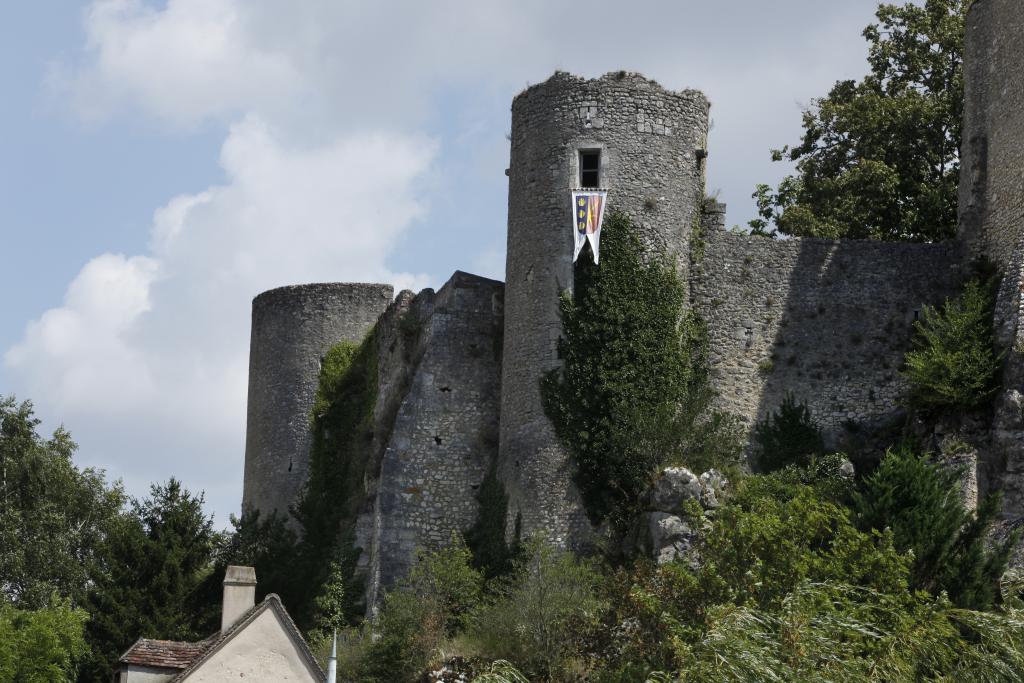 Enceinte, angle nord-ouest.