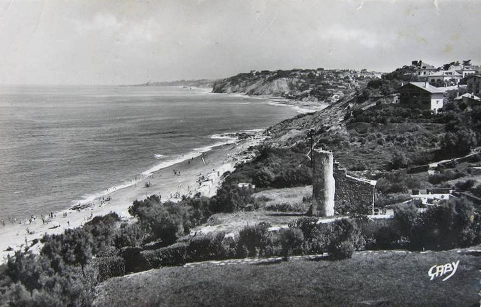 Vue de la tour depuis Guéthary et de la côte basque, 3e quart du XXe siècle.