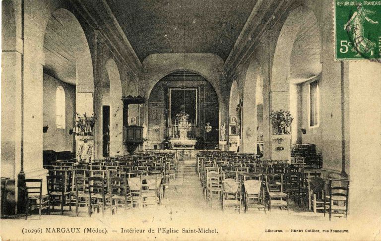 Carte postale : intérieur de l'église Saint-Michel.