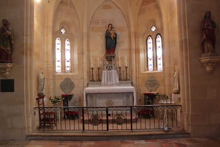Transept, bras nord : chapelle dédiée à la Vierge.
