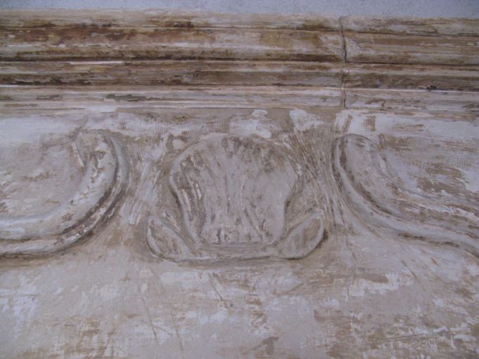 Détail du décor de la cheminée.