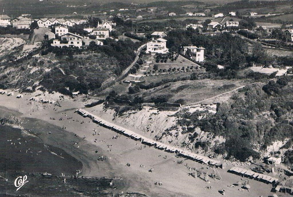 Vue de la plage de Parlementia, carte postale, années 1950.