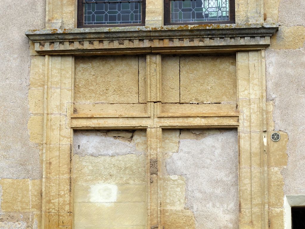 Grand corps de logis, aile sud, élévation côté jardin : détail de la fausse-fenêtre du rez-de-chaussée.
