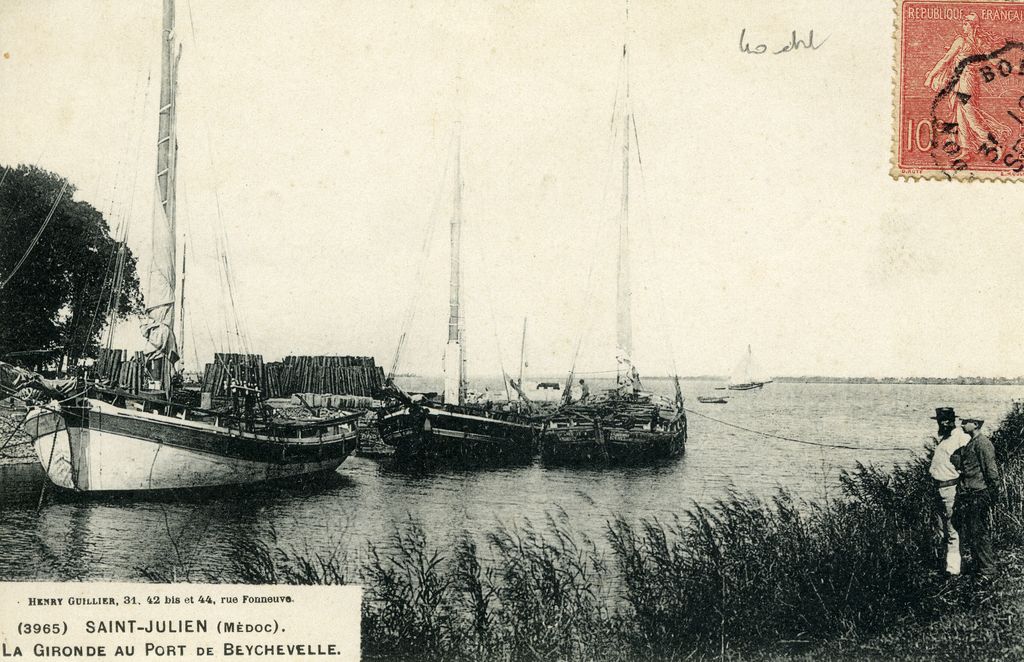 Carte postale (collection particulière) : le port de Beychevelle sur les bords de la Gironde.