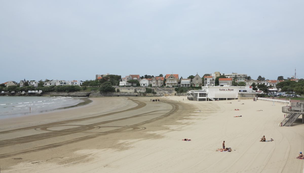 La plage de Pontaillac vue depuis l'est.