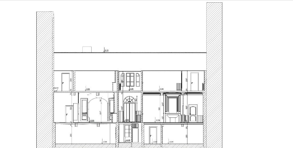 Coupe longitudinale sur la maison selon l'axe BB' (relevé Triode Architectes, 2021).
