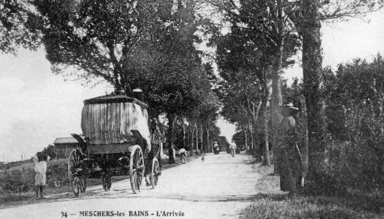 La route de Royan, en direction du bourg, un peu avant le cimetière, au début du 20e siècle.