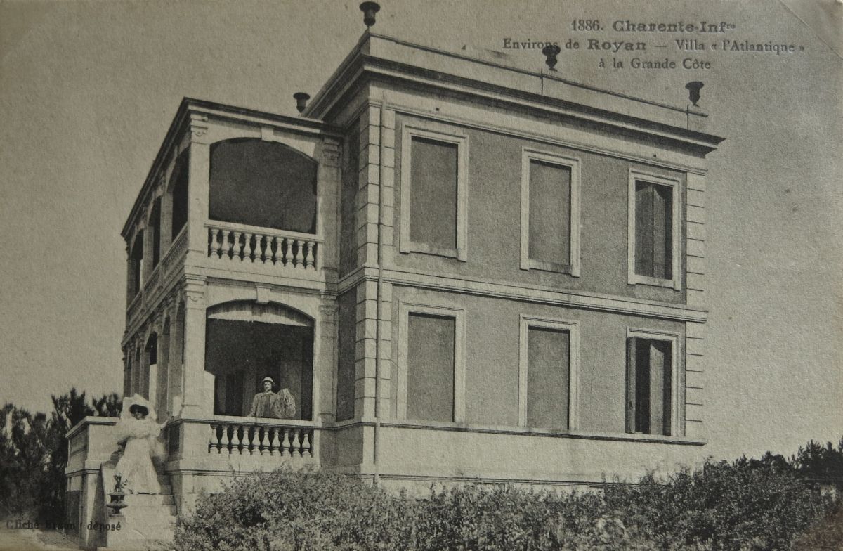 La villa vue depuis le sud-est vers 1900.