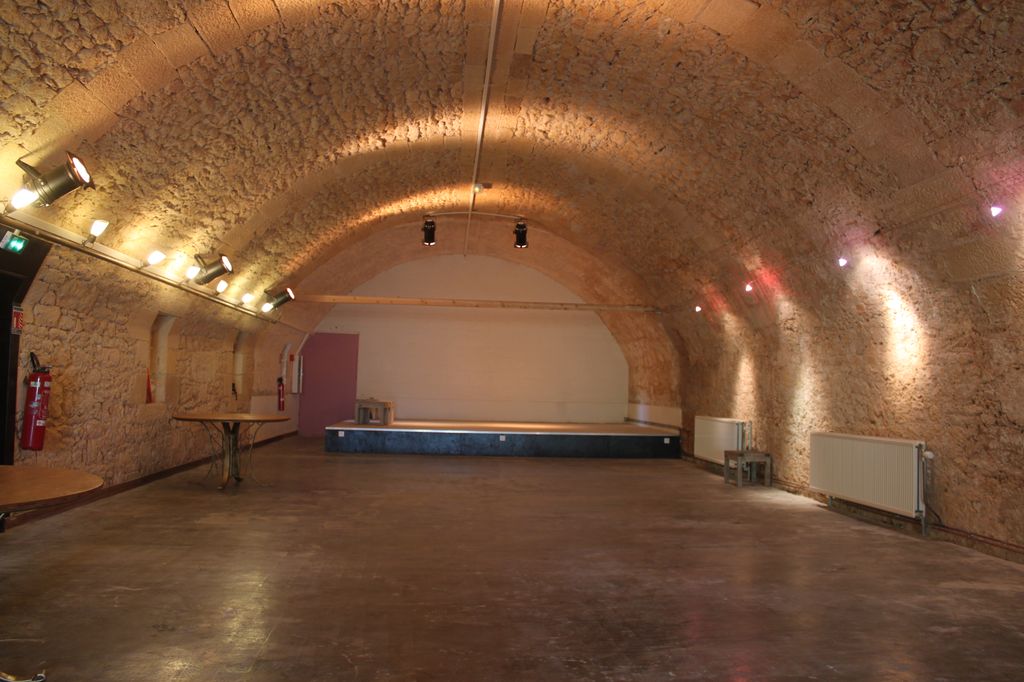 Cave voûtée (chai) de la grande dépendance ouest.