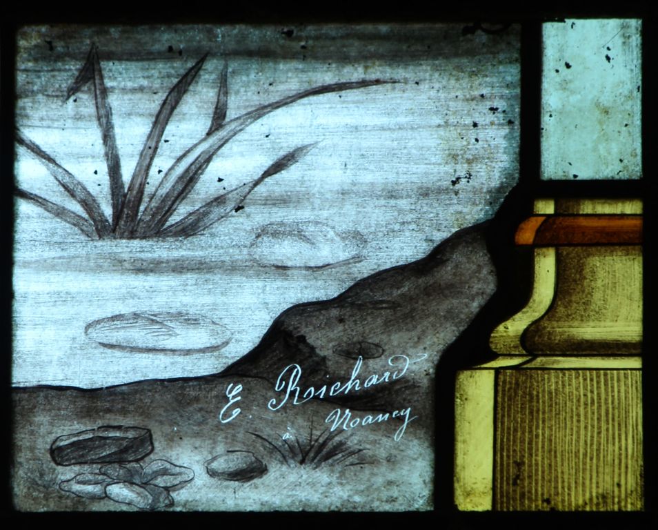 Baie 3 : Apparition de Lourdes (détail : signature du verrier).