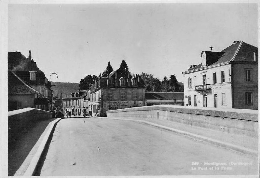 Le pont et la Poste, carte postale du milieu du 20e siècle. René éditeur.
