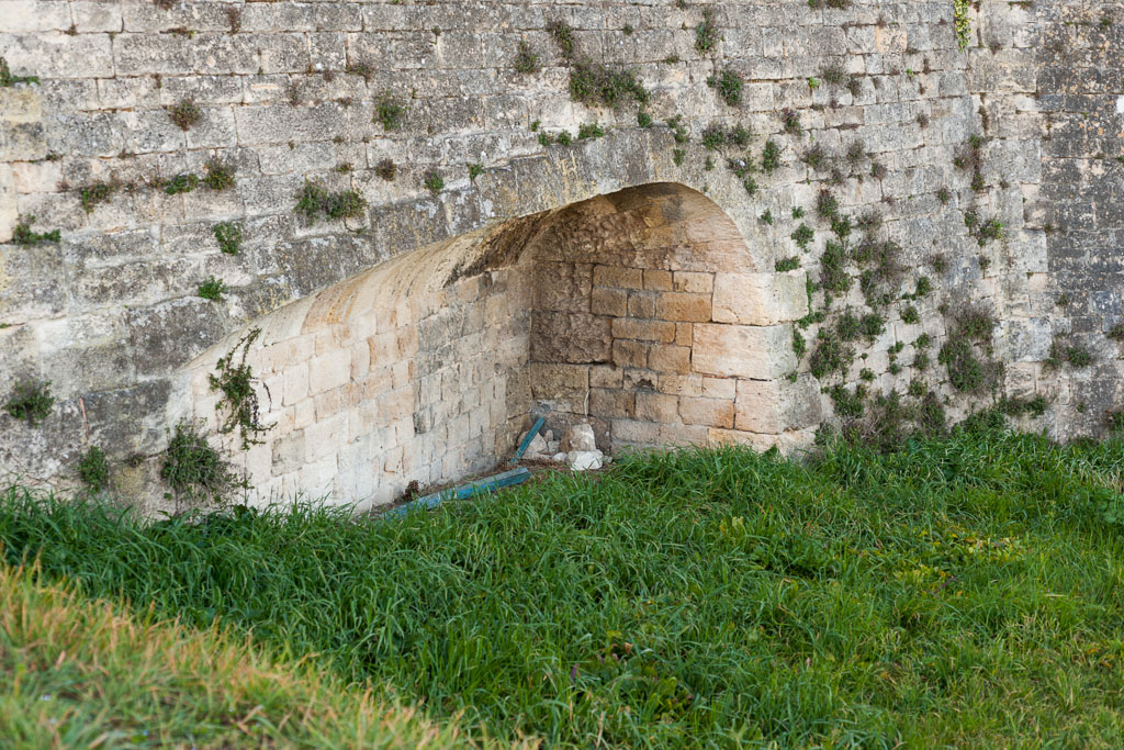 Courtine du bastion Saint-Romain : détail de la maçonnerie.