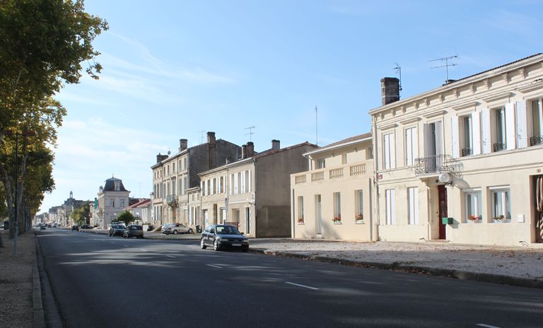 Vue d'ensemble du quai Jean-Fleuret (du nord vers le sud).