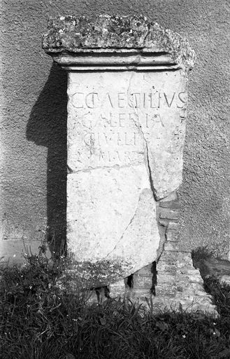 Stèle de C. Caecilius.