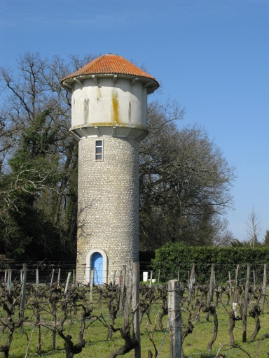 Le château d'eau près de Chez-Angibeau, construit en 1956.