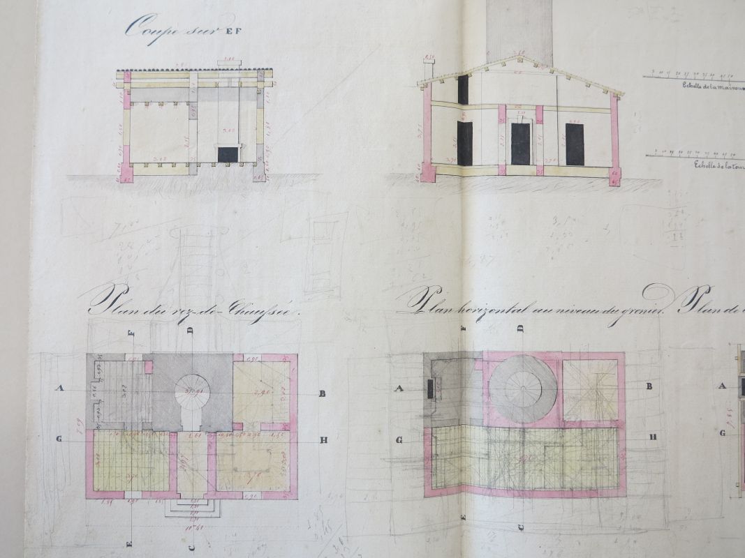 Projet de construction d'un logement et magasin, 6 novembre 1838, par l'ingénieur Lessore : coupes et plans du logement (agrandissement en rose et jaune).