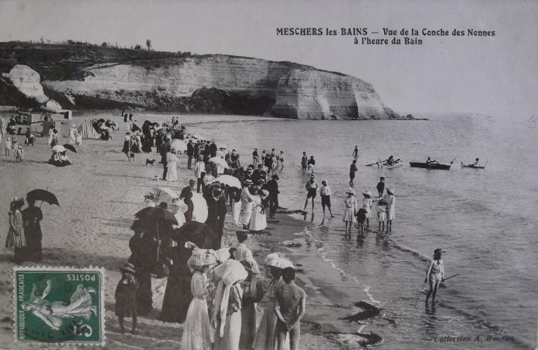 Bains de mer à la plage des Nonnes vers 1900.
