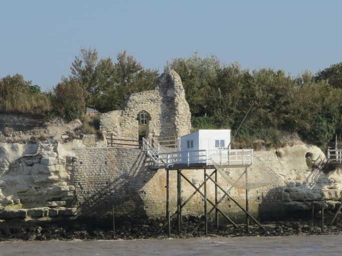 La tour Blanche vue depuis l'estuaire.