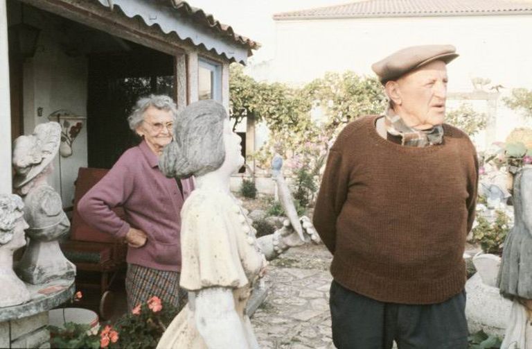 Gabriel Albert photographié devant sa maison en 1991.