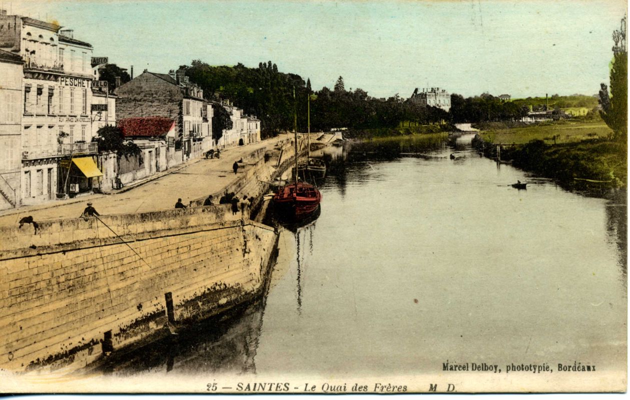 Carte colorisée montrant le quai vu du pont Palissy, vers 1900.