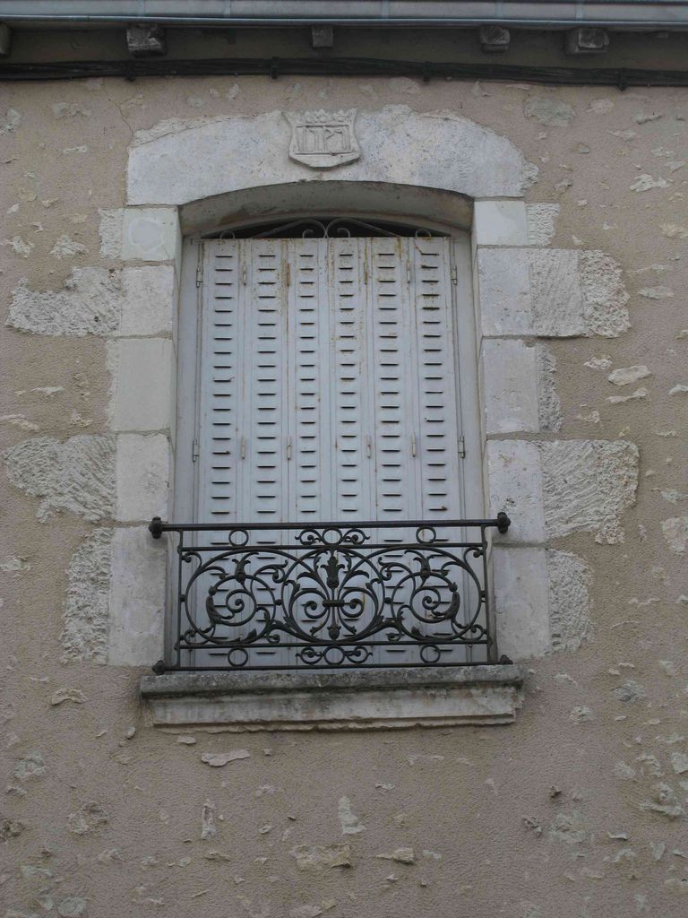 Détail d'une fenêtre, rue de Tournon