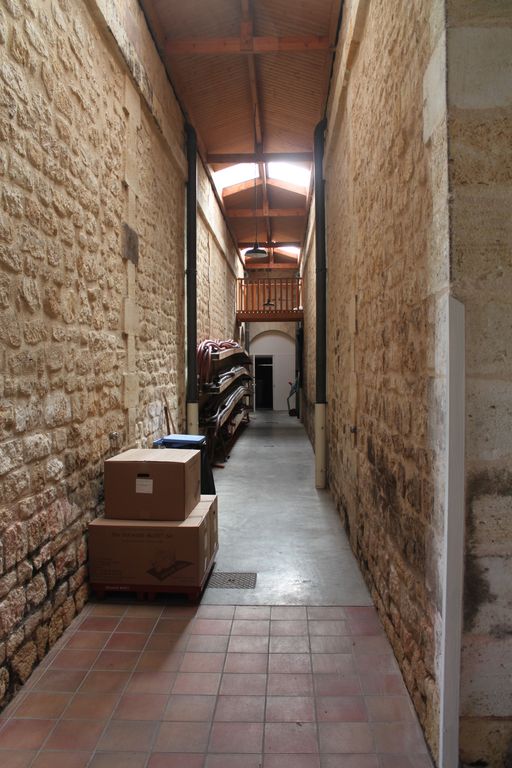 Couloir intermédiaire entre les deux anciens chais.