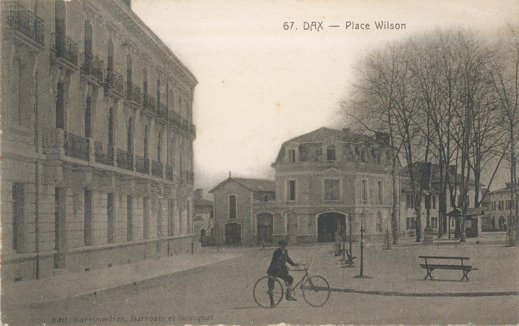 Immeuble Biraben, à gauche, vers 1900. Carte postale, A. Cazenave, éditeur.
