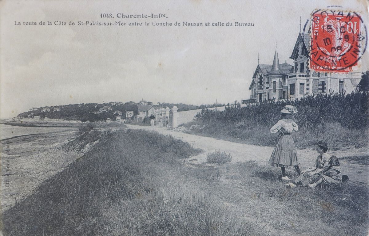 Promenade le long de la corniche de Trez-la-Chasse vers 1905.