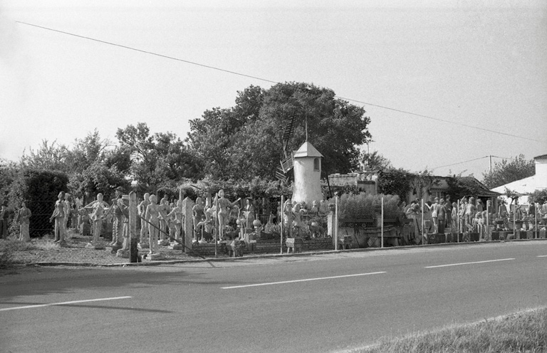 Le Jardin de Gabriel vu depuis la route en 1993.
